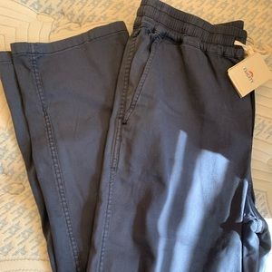 NWT Faherty essential pants size S navy